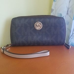 🦋MK Jet Set Wallet/Wristlet
